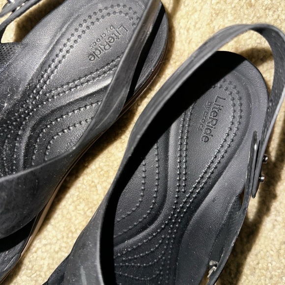 CROCS Black and Cream Platform Sandals Modern Minimalist summer spring 11 beach - Picture 4 of 9